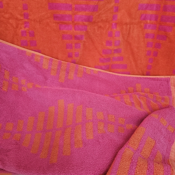 *John Robshaw Beach Towel - Picture 6 of 13